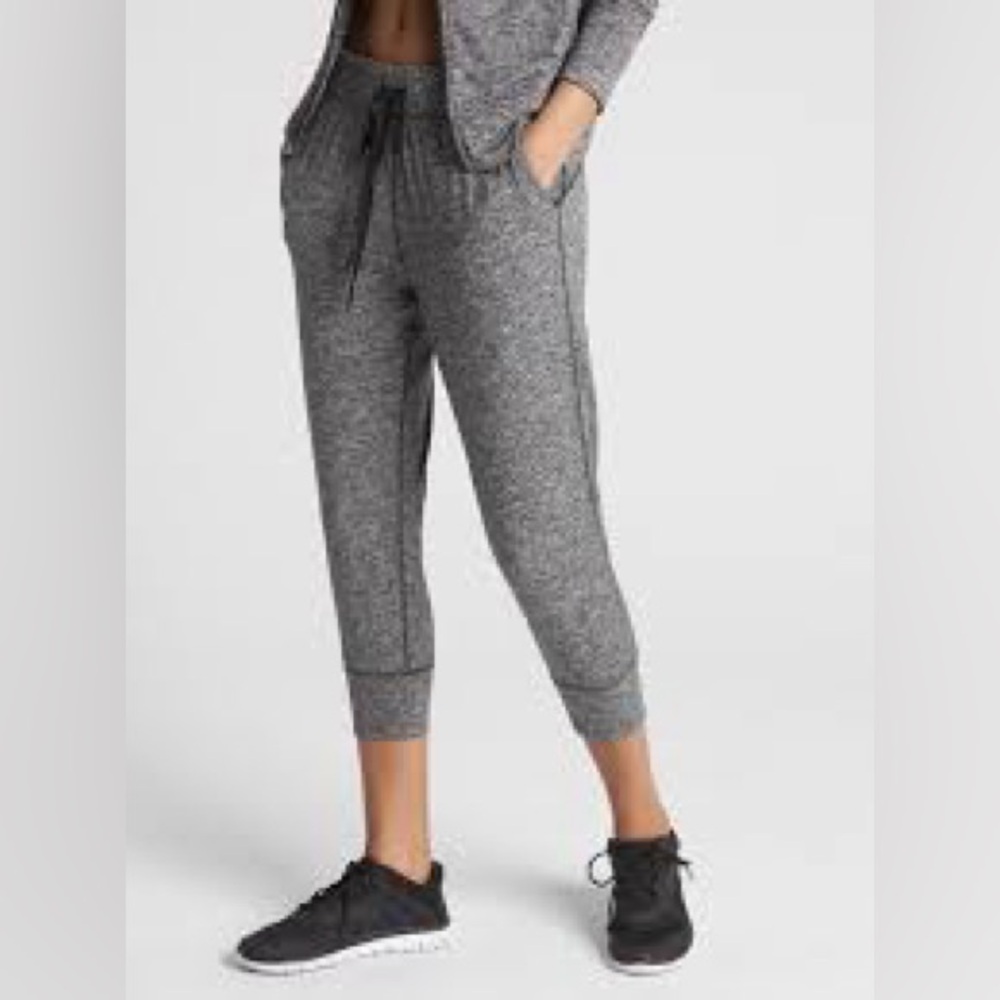 GapFit Cropped Joggers in Brushed Jersey - Size Medium (Petite)